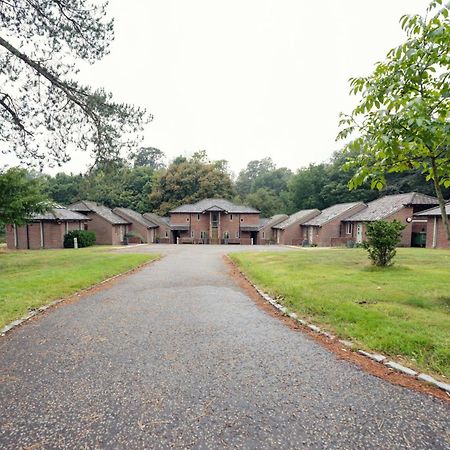 Ashridge House Hotel เบิร์กเคมสเต็ด ภายนอก รูปภาพ